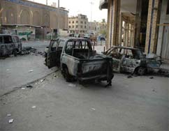 سيارات حماية الحرمين بعد ان احرقها الرعاع