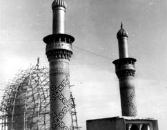 تذهيب قبة العباس (ع) عام 1375هـ