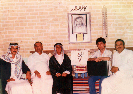 من اليمين الى اليسار : سليم البياتي ، محمد زمان ،مهدي الاموي ، محمد شعبان ، محمد القندرچي