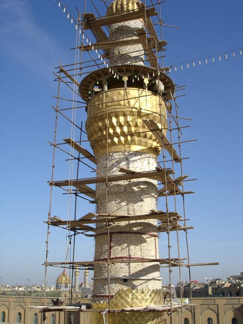 تذهيب منارتي الحضرة الحسينية
