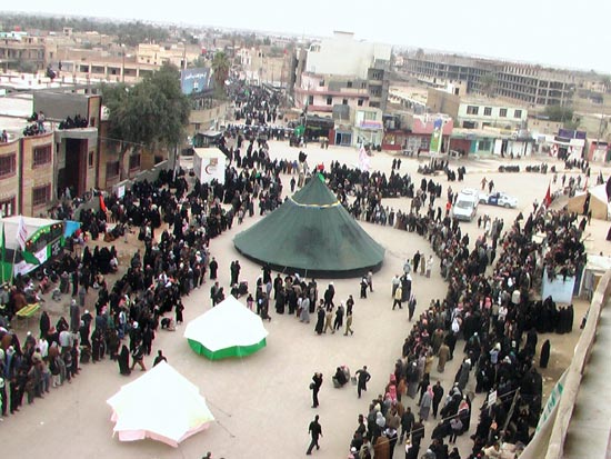 مراسيم حرق الخيم في يوم عاشوراء امام المخيم