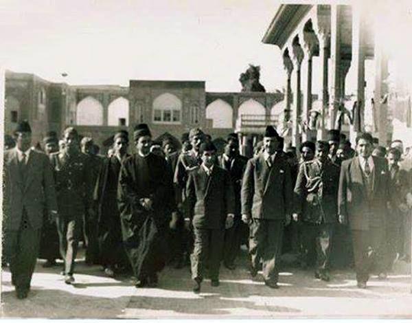 الملك فيصل الثاني يتشرف بزيارة الامام الحسين عليه السلام عام 1950